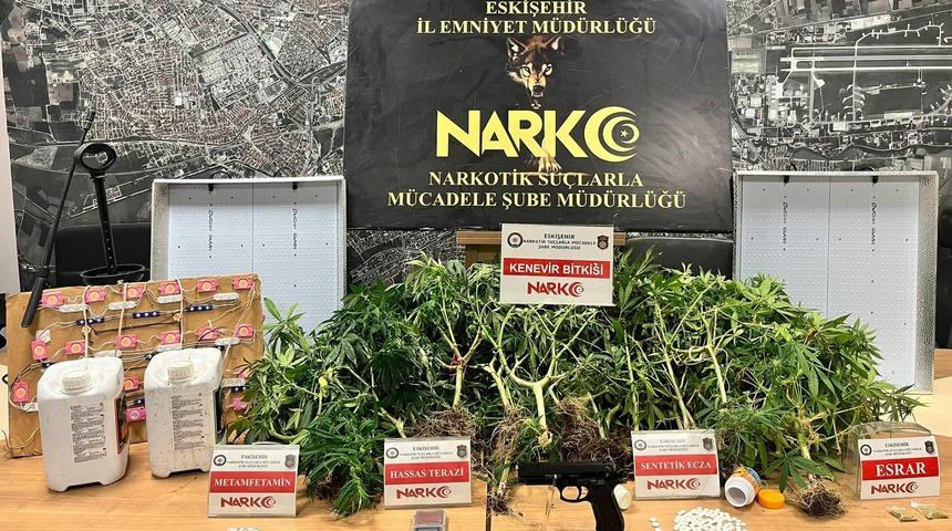 Eskişehir'de evinde Hint keneviri yetiştiren kişi tutuklandı