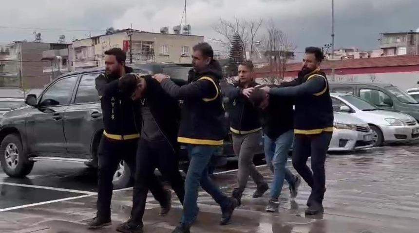 Silahla rehin alıp, mobil uygulamadan 200 bin TL gasp eden 2 kişi tutuklandı