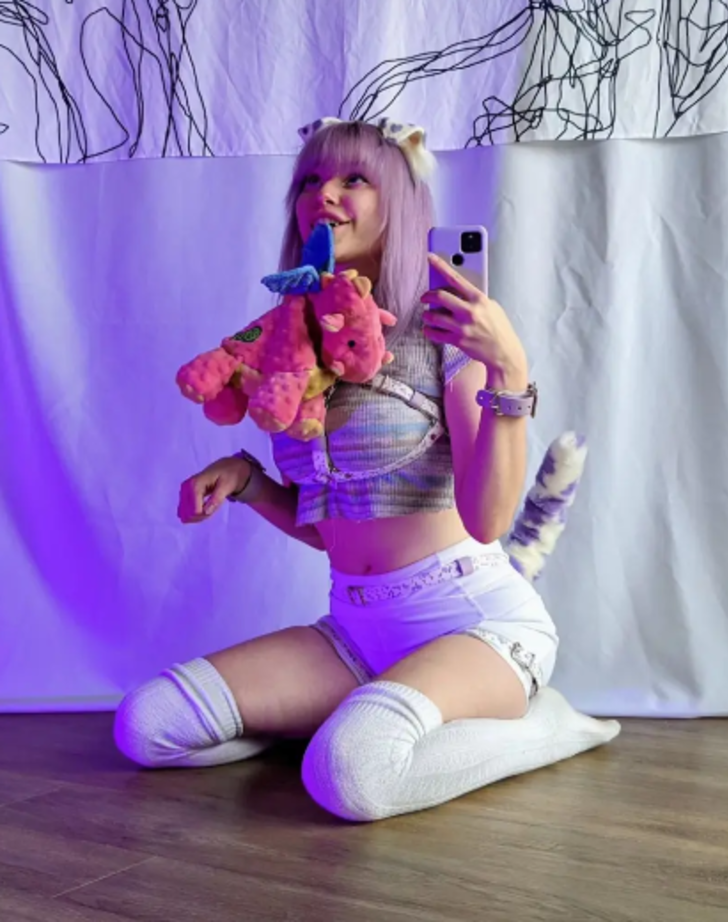 Kendisini köpek olarak tanımlıyor! "Dışarıda tuvaletimi yapıyorum, bakıcılarım var" dedi... Sosyal medyada yer yerinden oynadı G3