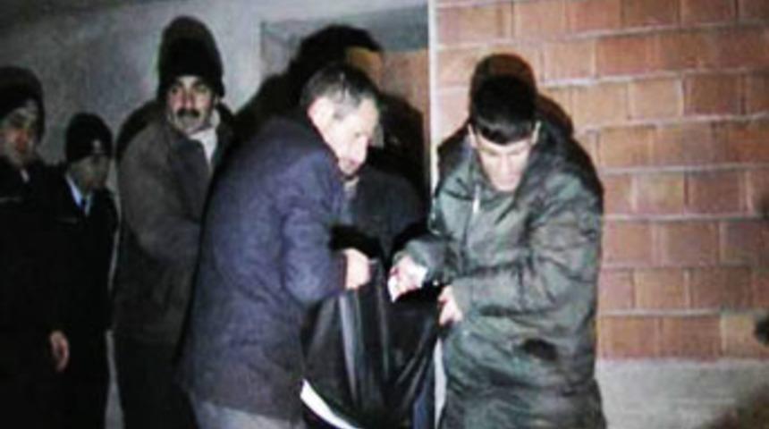 Babasının cesedini bodruma saklamış