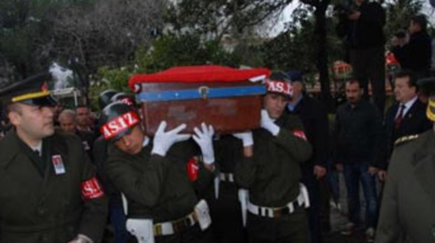 Polis kurşunuyla &ouml;len Mahir'e askeri t&ouml;ren