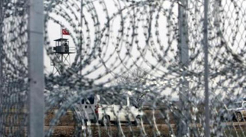 Yunanistan, sınıra tel &ouml;rg&uuml; d&ouml;şemeye başladı