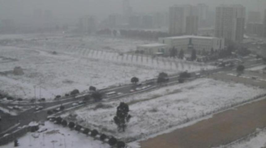 İzmir'e 21 yıl sonra kar yağdı