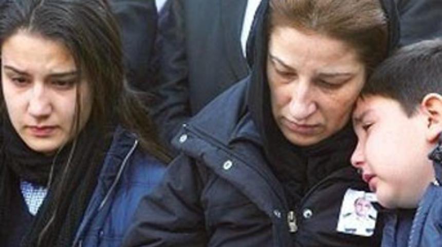 Şehit babasını böyle uğurladı