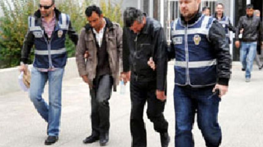 Cinlerine adam dövdürtmüş