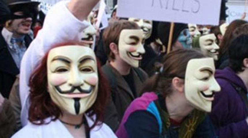 Interpol, 25 Anonymous zanlısını tutukladı!