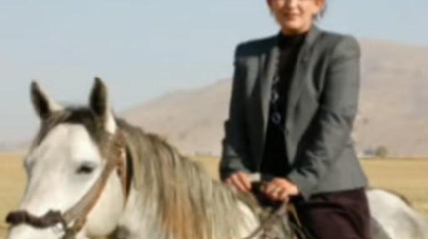 Köy köy dolaşıp 150 kızı eğitime kazandırdı