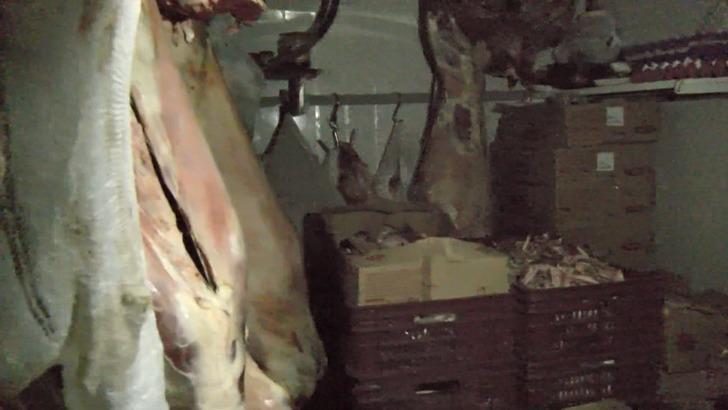 36 saatlik elektrik kesintisi isyan ettirdi! Esnaf kepengi kırdı: "500 bin liralık et ziyan oldu" G1