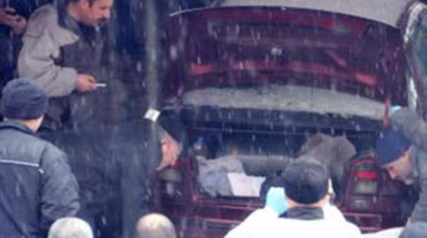 Esrarengiz otomobilin bagajı açılınca...