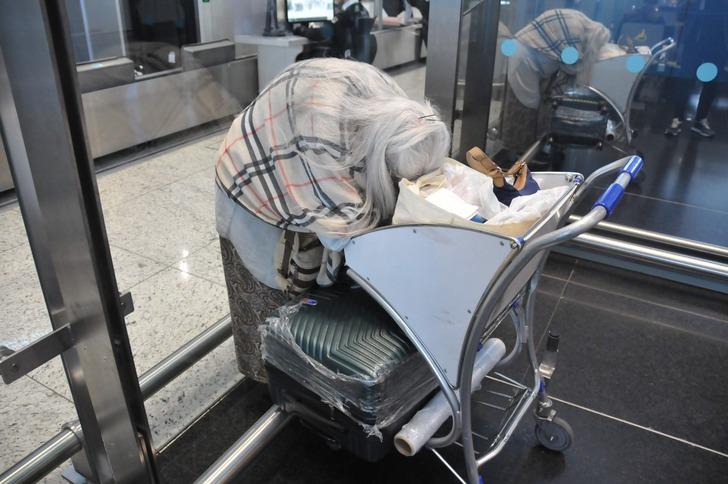 Akıllara Tom Hanks'in Terminal filmini getirmişti! İstanbul Havalimanı'nda personelin yardımıyla yaşayan İranlı akademisyen için karar G3