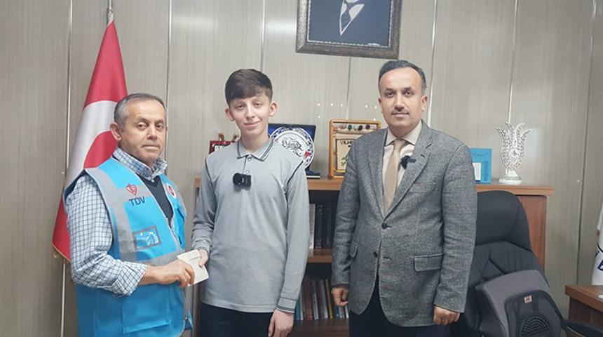 Kazandığı para ödülünü Ortaokul öğrencisi Gazze'ye yolladı!