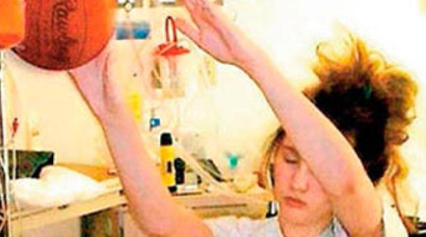 Bu fotoğraf komadayken &ccedil;ekildi!