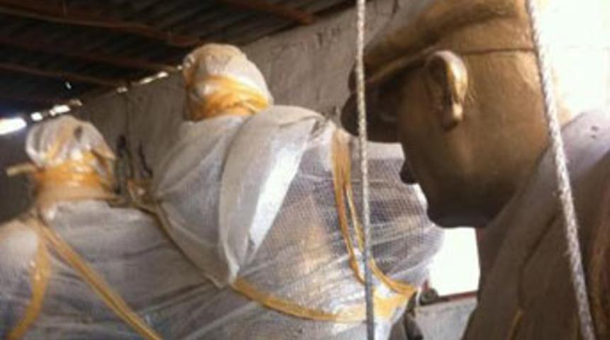 Atatürk heykeli Kuşadası'nı karıştırdı!