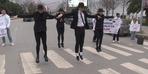 Kadıköy trafiğinde moonwalk dansı yaptılar