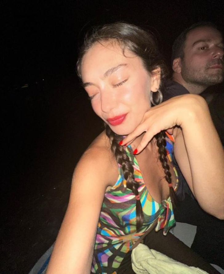 Kardashian tarzı olay oldu! Neslihan Atagül'ün ceketinin fiyatı ağızları açık bıraktı G5