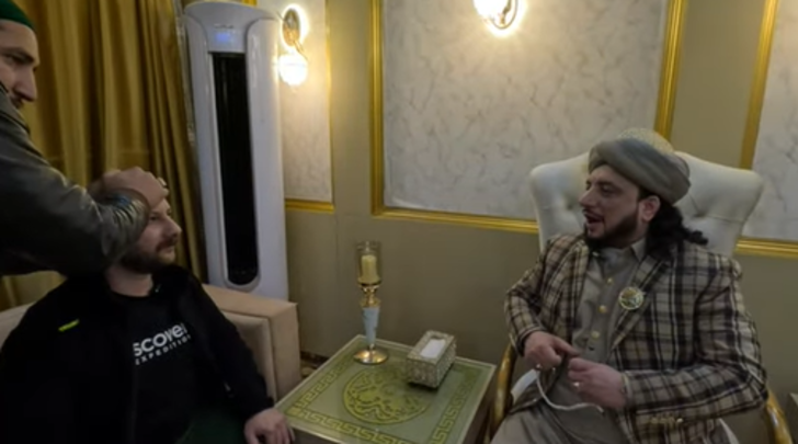 Bir Türk YouTuber daha 'Çuf Çuf Hoca' tarikatının içine girdi! Videolardaki hastalara dair o detayı paylaştı: "Bu arkadaşın içinde cin varmış" G1