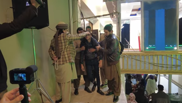 Bir Türk YouTuber daha 'Çuf Çuf Hoca' tarikatının içine girdi! Videolardaki hastalara dair o detayı paylaştı: "Bu arkadaşın içinde cin varmış" G4