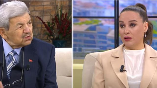 Canlı yayında gelen soruya Yusuf Kavaklı çok sinirlendi! 'RTÜK amca lütfen duyma bunu! Gavur keser gibi keserim onu!' dedi... Nur Viral çok şaşırdı