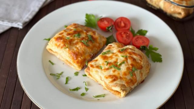 Leziz ve pratik: Tavuklu krep sarma tarifi! Misafir sofralarının baş tacı tavuklu krep sarma nasıl yapılır?