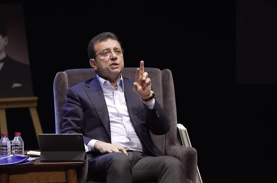 &Ccedil;alışanına 'keltoş' diyen seyirciye sert tepki g&ouml;sterdi! İmamoğlu: &Ouml;yle kabadayı laflar etme bana