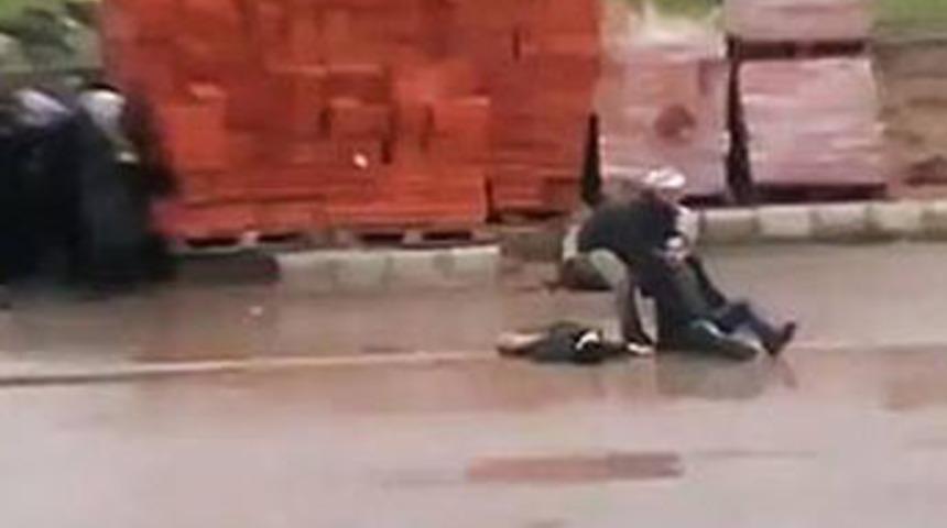 Vurulan oğlunu bırakmadı!