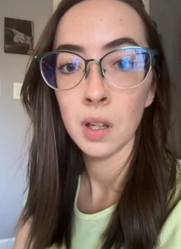 İnternetten kıyafet alışverişi yaptı! Kargo paketinden konserve kutusu ve bir tüp insan kanı çıktı... "Salatalık olmasını tercih ederdim" G5