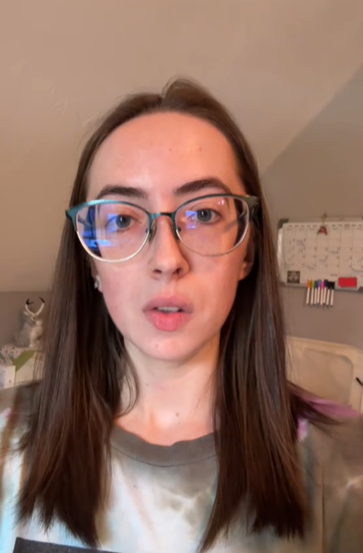 İnternetten kıyafet alışverişi yaptı! Kargo paketinden konserve kutusu ve bir tüp insan kanı çıktı... "Salatalık olmasını tercih ederdim" G4