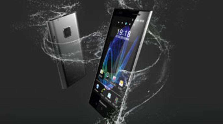 Panasonic cep telefonu ELUGA&rsquo;yı tanıttı!