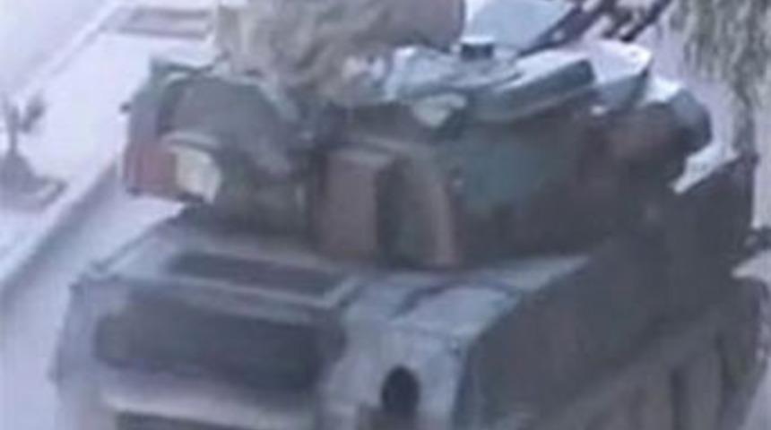 Esad'ın tankları evleri böyle bombalıyor