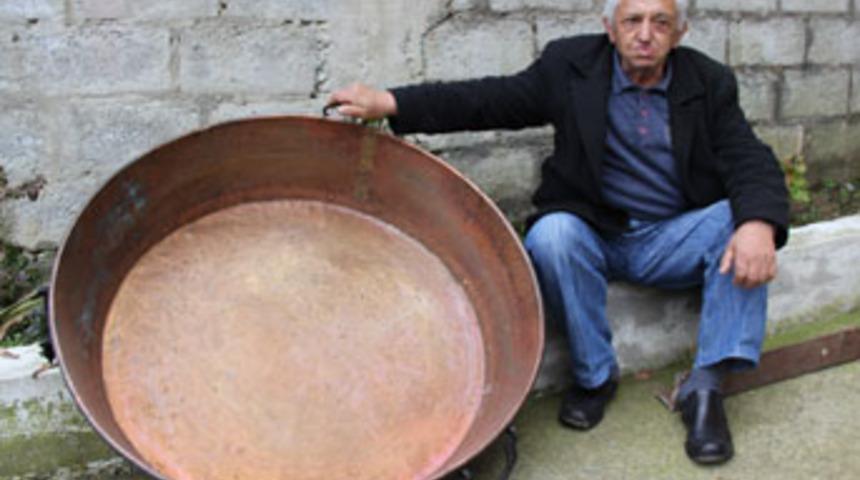 Bir tava yüzünden mahkemelik oldular!