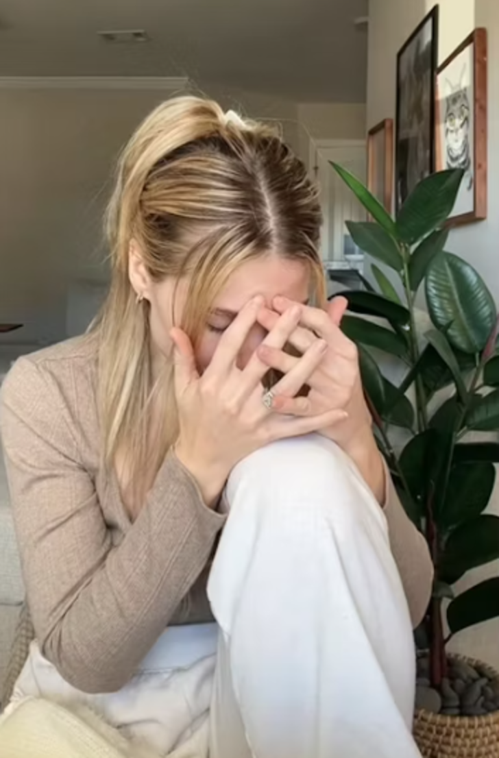 Amerikalı genç kız gözyaşları içinde anlattı! Sosyal medyayı ikiye böldü: 'Yemeğe param yetmediği için yemek yemeyi kestim'  G1