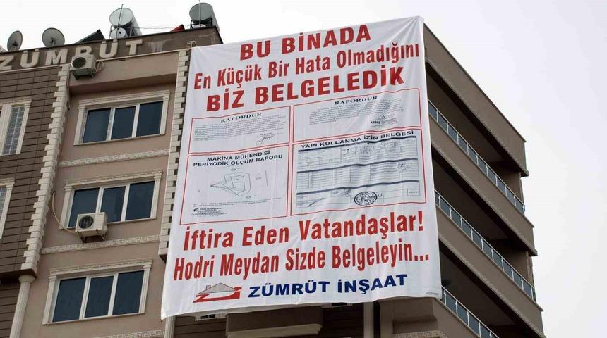 Depremde yerle bir olmuştu! Yıllar sonra ortaya çıkan detay: Binaya asılan afiş ağızları açık bıraktı