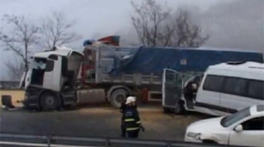 Gümüşova'da 20 araçlık kaza