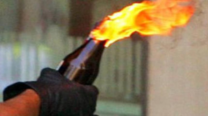 Polis aracına molotof