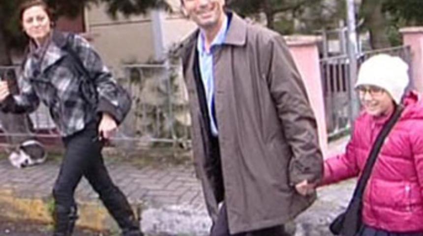 376 gün sonra kızını okula götürdü