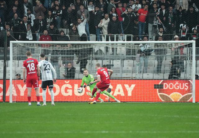 Beşiktaş'ta kötü gidiş son hızıyla devam ediyor! Sergen Yalçın'ın Antalyaspor'u İstanbul'dan istediğini aldı 640xauto