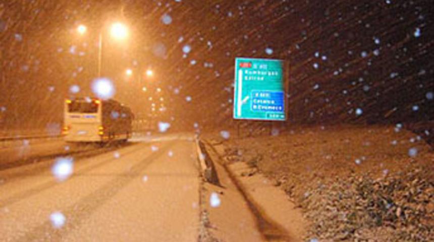 Kar İstanbul'a geri geldi!