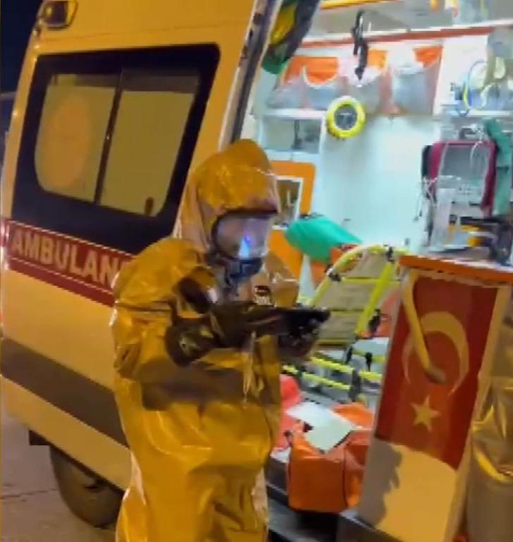 Avcılar'daki devlet hastanesinde 'izole hasta' alarmı! Zehirlenmeler yaşanınca acil servis boşaltıldı, görevliler özel kıyafetler giydi G3