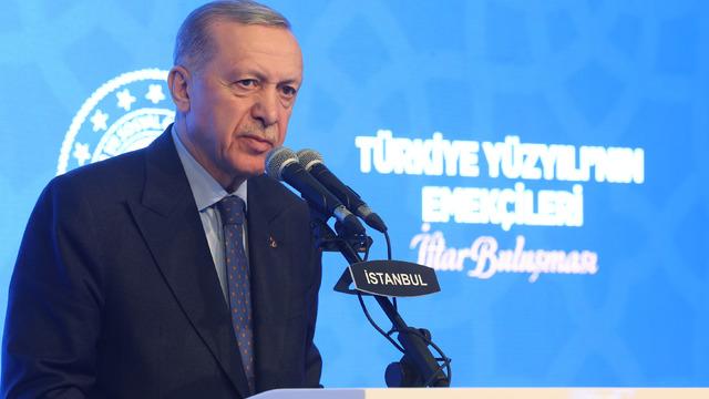 Son dakika: Cumhurbaşkanı Erdoğan'dan emeklilere bayram ikramiyesi açıklaması: 2 ila 5 Nisan arasında yatırmış olacağız