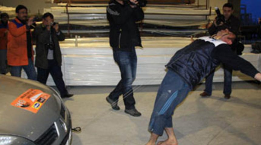 1 ton 400 kiloluk otomobili g&ouml;zleriyle &ccedil;ekti!