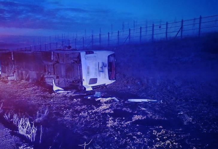 Kırşehir'de korkutan kaza! Yolcu otobüsü yan yattı: 15 yaralı