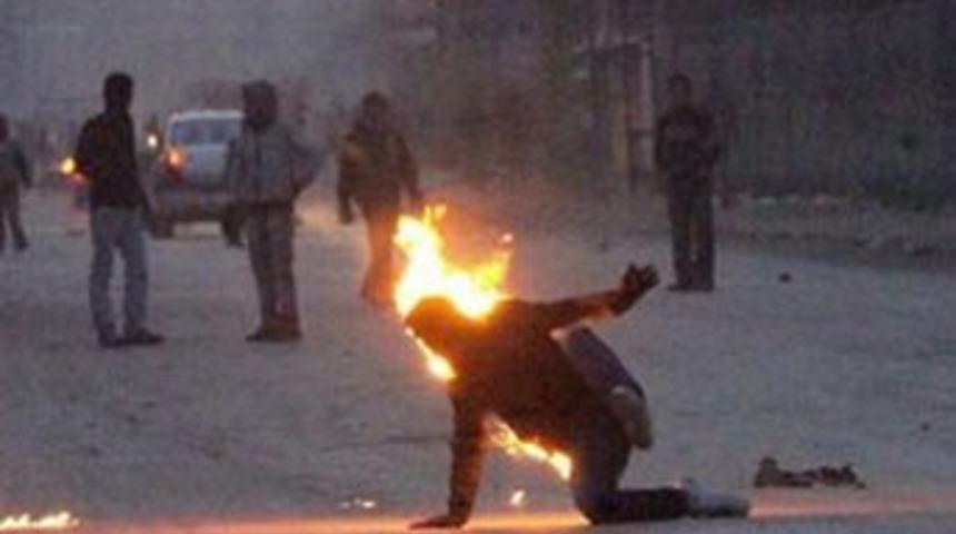 Molotofla kendini yaktı