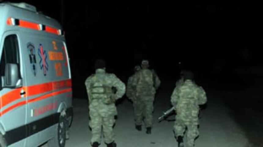 Şırnak'ta &ccedil;atışma s&uuml;r&uuml;yor 2 asker şehit