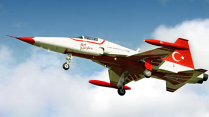 Konya'da askeri eğitim u&ccedil;ağı d&uuml;şt&uuml;!