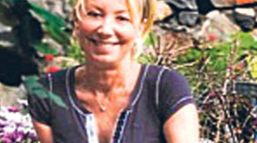 Solaryum işletmecisi otelde &ouml;l&uuml; bulundu