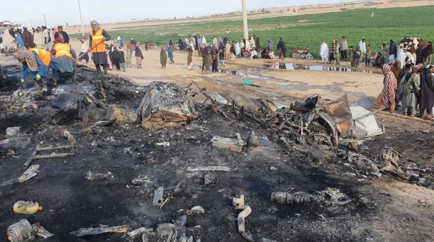 Afganistan’da korkunç kaza! Otobüs yakıt tankerine çarptı: 21 ölü, 38 yaralı