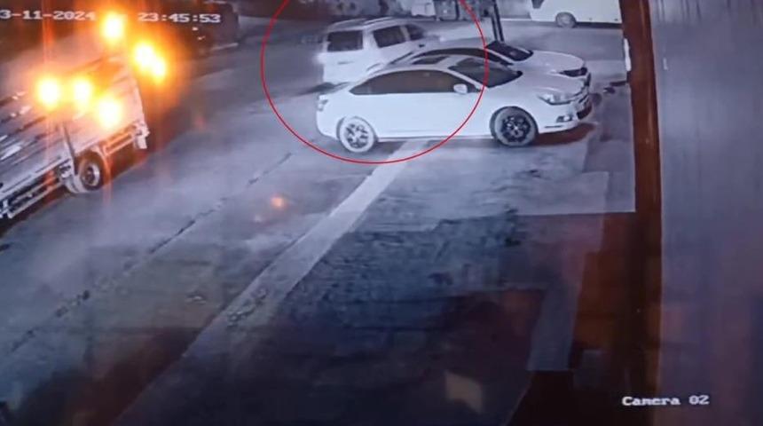 Tuzla’da husumetlisinin aracına kurşun yağdırdı!