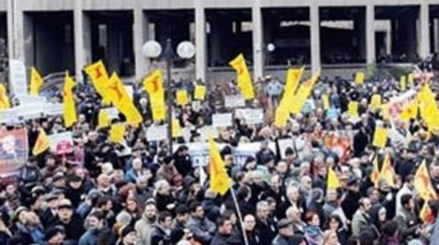 İnsanlık zamana yenildi