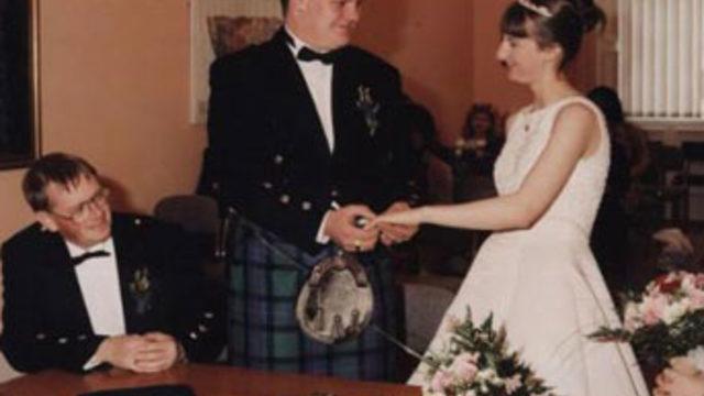 Annesi, kocasıyla evlendi!