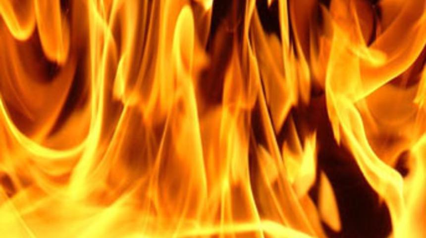 &Ccedil;orum'da ev yangını: 4 &ouml;l&uuml;